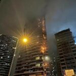 EN VIDEO | Incendio se esparció por los 24 pisos de una torre residencial en Estambul|