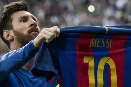 FOTO: Servilleta donde se firmó el primer contrato de Messi se subastó por casi un millón de dólares