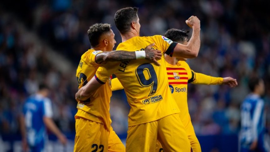 Barcelona derrotó al Espanyol para consagrarse campeón de Liga a falta de cuatro jornadas