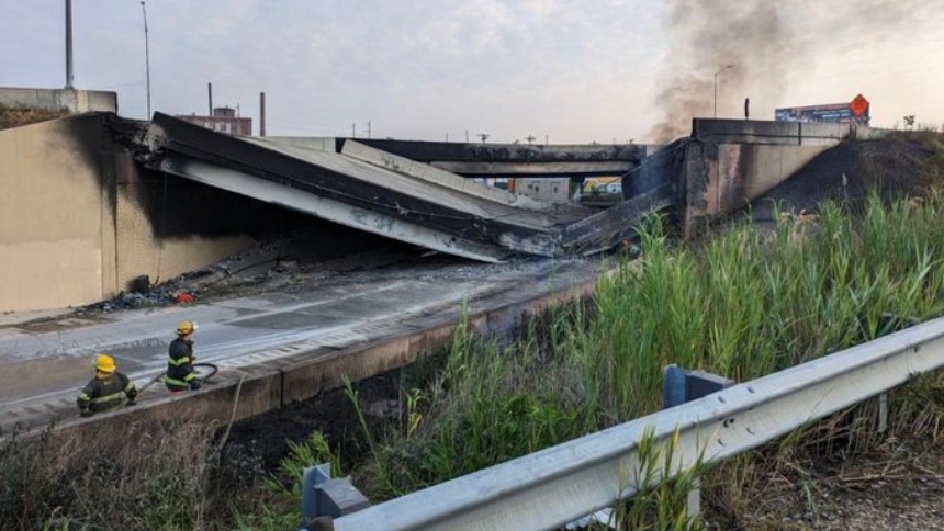 EN EEUU | Gandola se incendió y derrumbó tramo de autopista en Filadelfia +VIDEO