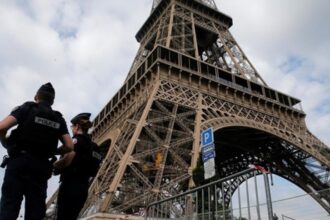 Desalojan la Torre Eiffel por amenaza de bomba este 12Ago, pero todo se trató de una falsa alarma