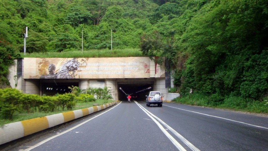 yó al vacío en la autopista Caracas-La Guaira la mañana de este 16Dic