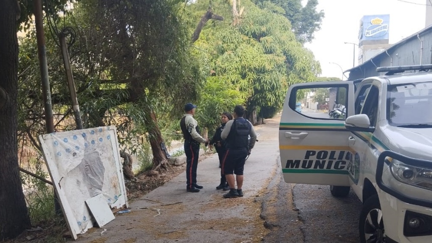 Funcionario de la Policía Municipal de Sucre (PoliSucre) encontraron, el cadáver de un hombre debajo de un puente en Los Ruices