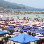 Un verdadero "llenazo" se ha registrado en las playas de La Guaira y otras del país durante esta Semana Santa. Así lo dejan ver los videos