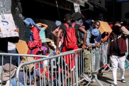 Las autoridades en EEUU ahora limitarán el «derecho al refugio» para migrantes en Nueva York, puesto que el beneficio será por solo 30 días.