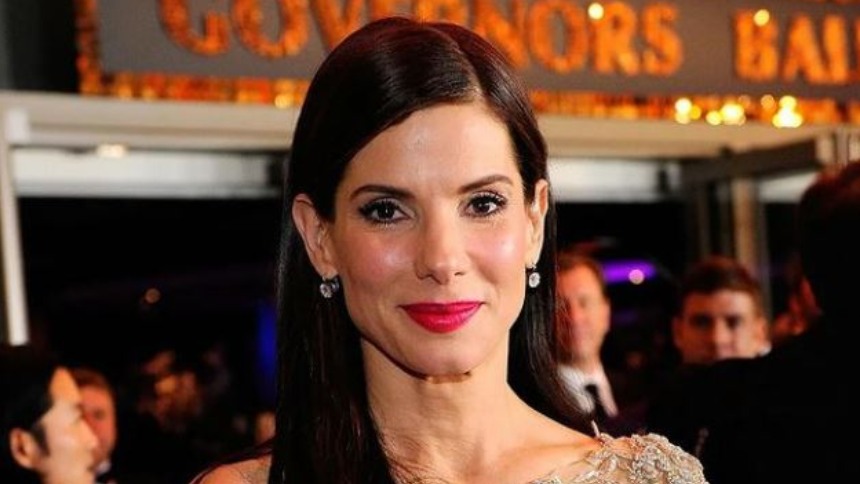 FOTO: Sandra Bullock reapareció tras la muerte de su esposo y su nuevo aspecto físico preocupó a sus fanáticos