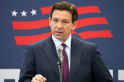 Ron DeSantis promulgó una nueva ley que afecta al registro de votantes en Florida. El gobernador estado EEUU firmó una lista de 10 proyectos