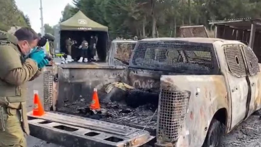 VIDEOS: Chile decreta tres días de luto nacional tras el hallazgo de tres policías calcinados en una patrulla