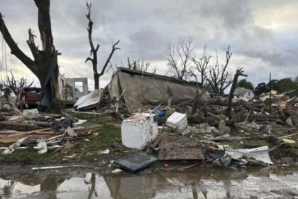 Un tornado "devastador" en Iowa (EEUU) dejó varios muertos, cuya cifra de víctimas se desconoce. Así lo informó la gobernadora del país