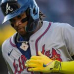 Ronald Acuña Jr., la estrella jardinero de los Bravos de Atlanta, declaró que se siente "genial" y casi completamente recuperado de su lesión en la rodilla izquierda.  