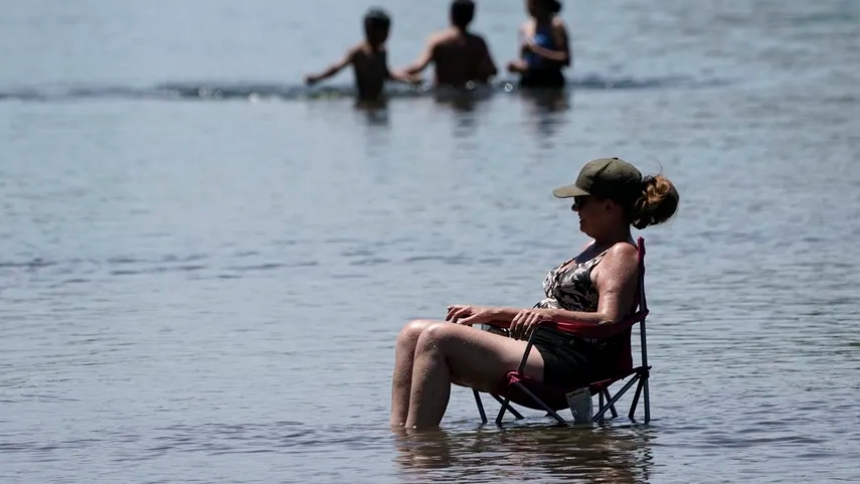 Millones de personas siguen bajo alerta por ola de calor desde el sur de Califonia hasta Dakota del norte