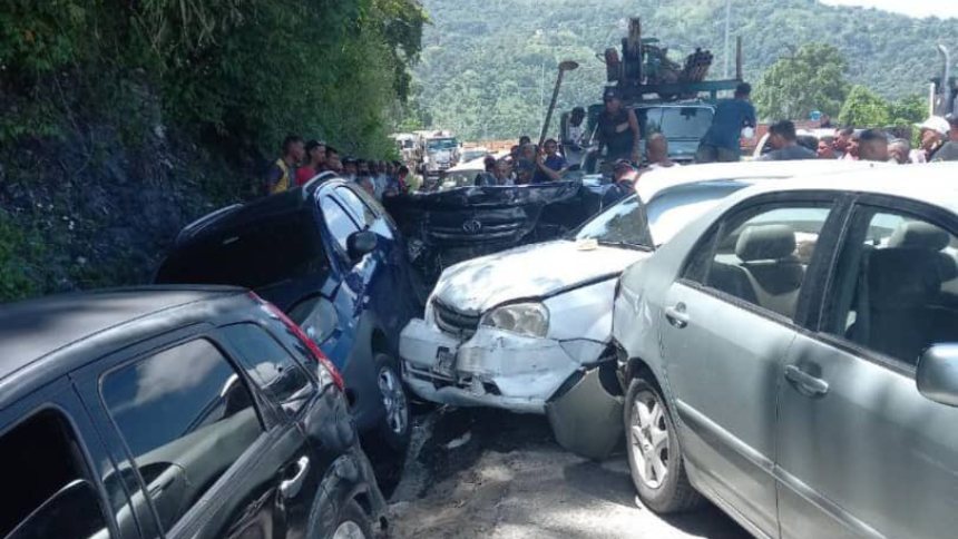 VIDEO: Aparatoso accidente después del túnel de Los Ocumitos de la ARC incluyó al menos 15 vehículos