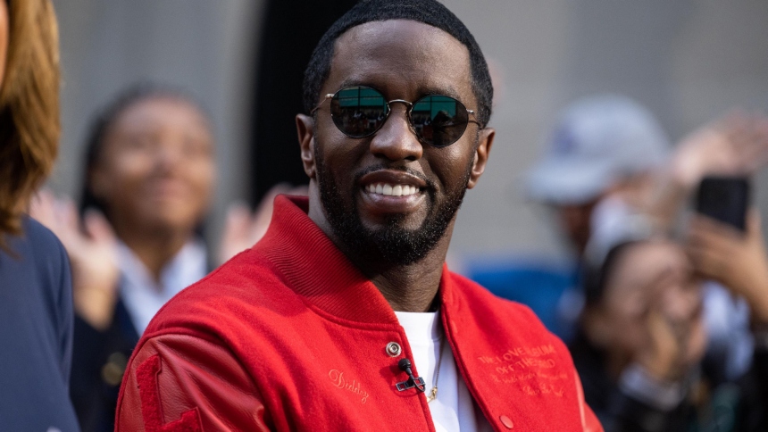 Sean “Diddy” Combs, el famoso productor musical y fundador de Bad Boy Records, pasará esta Navidad en el Centro de Detención Metropolitana (MDC) de Brooklyn, un escenario muy diferente al lujo al que está acostumbrado.  