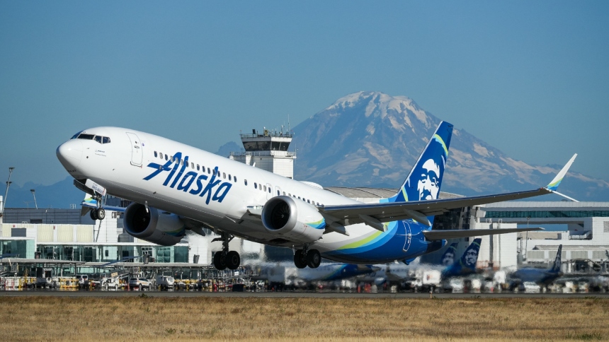 Una pasajera de Alaska Airlines se subió al ala de un avión en el Aeropuerto Internacional de Seattle-Tacoma durante un ataque de ansiedad