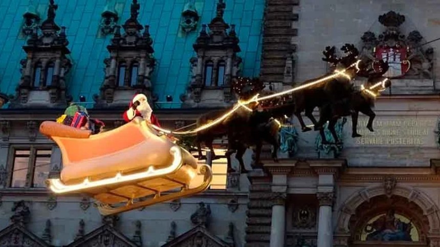 El impresionante video viral de Santa Claus despegando en su trineo y recorriendo por los aires la ciudad de Hamburgo