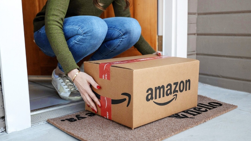 En un insólito incidente ocurrido en Lexington, Kentucky (EEUU), una madre se llevó una gran sorpresa cuando encontró 22 cajas llenas de piruletas Dum-Dum en la puerta de su casa. 