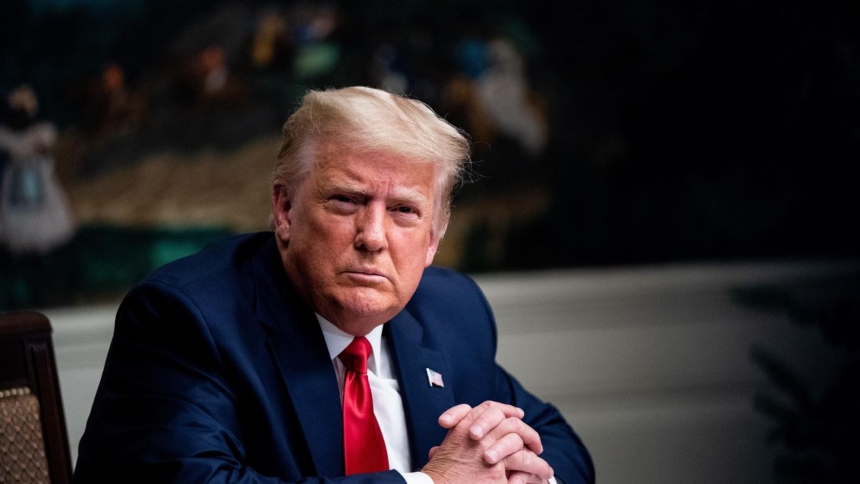 La administración liderada por el presidente de EEUU, Donald Trump, estaría considerando una nueva normativa que podría restringir el acceso a permisos de trabajo para solicitantes de asilo en el país.  
