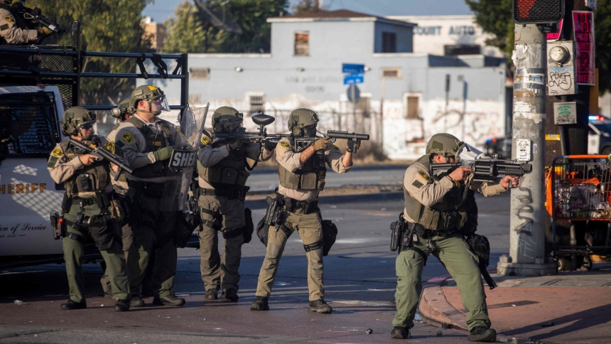 El estado de California presentó este lunes, 9 de junio, una demanda contra el presidente de EEUU, Donald Trump, por la "federalización" o despliegue de la Guardia Nacional en Los Ángeles, una acción que el gobernador Gavin Newsom calificó como ilegal e inconstitucional.  