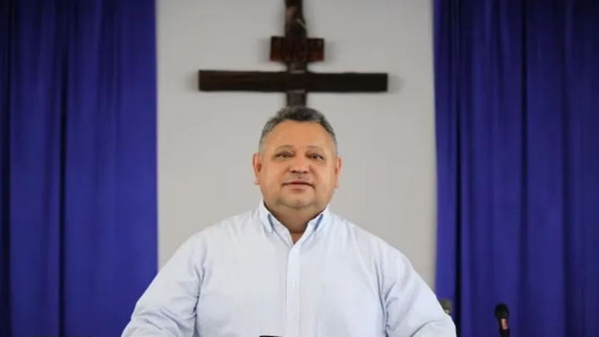 Daniel Fuentes Espinal, pastor de 54 años y padre de tres hijos, terminó arrestado por agentes de inmigración en Easton, Maryland (EEUU), mientras se dirigía a su trabajo como obrero de construcción.  