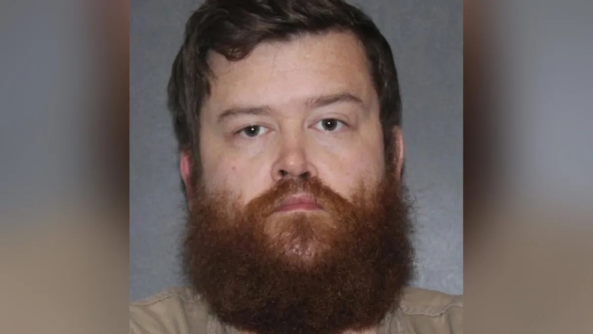 En una entrevista que ha sacudido a la opinión pública en EEUU, Nicholas Stanley, un hombre de 35 años de Indiana, confesó haber asesinado a Allen Cogswell, un exconvicto condenado por abusar sexualmente de un familiar suyo menor de edad. 
