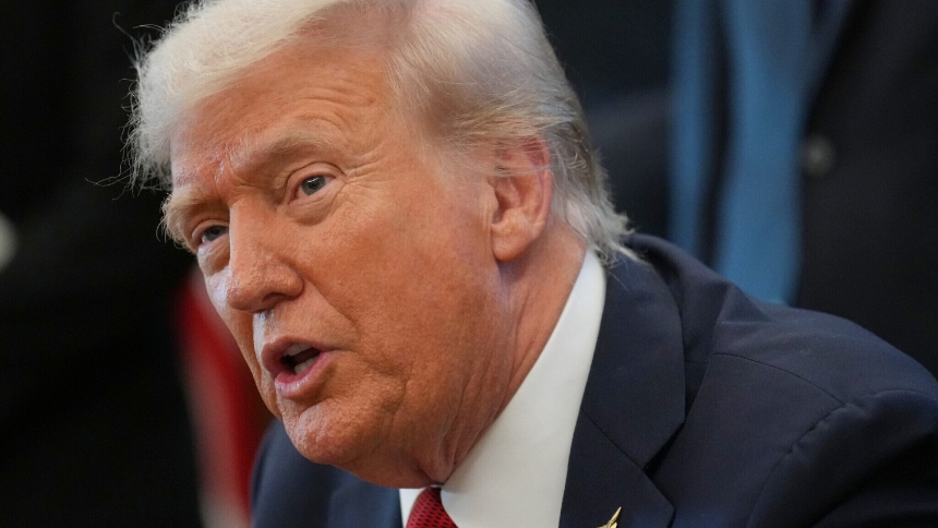 El presidente de Estados Unidos, Donald Trump, lanzó una nueva advertencia a China este viernes, 10 de octubre, amenazando con imponer un aumento «enorme» de los aranceles a las importaciones provenientes del país asiático.  