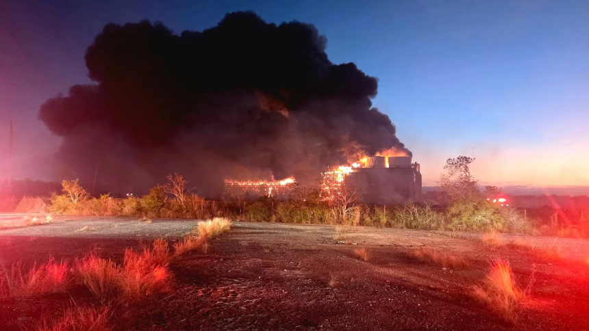 VIDEO VIRAL: El impresionante incendio que arrasó con una planta eléctrica de Estados Unidos