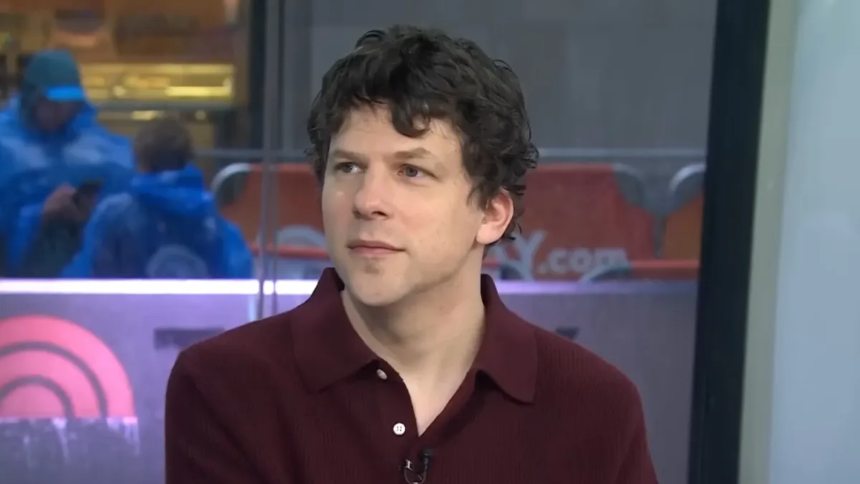 Jesse Eisenberg donará un riñón a un completo desconocido por esta impensada razón