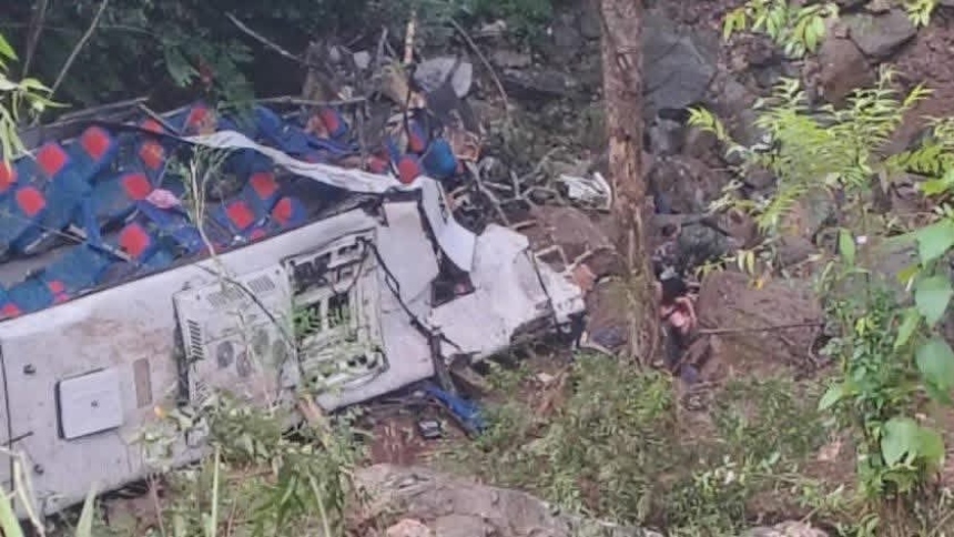 Al menos 12 muertos y 20 heridos al volcar autobús con estudiantes en noroeste de Colombia