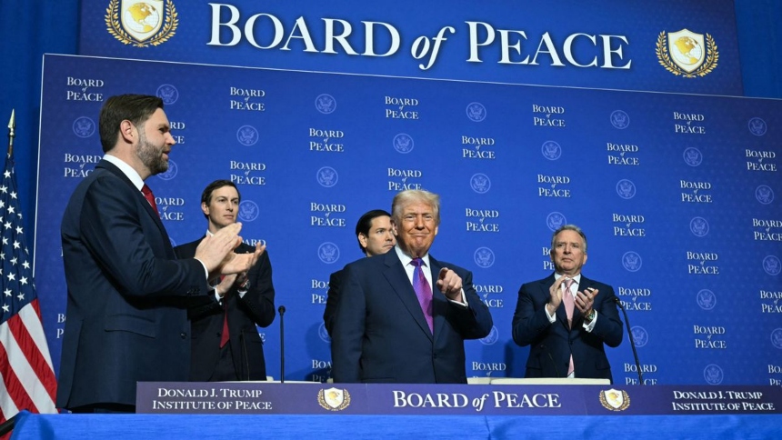 La Casa Blanca difundió este jueves, 19 de febrero, la primera fotografía oficial de la recién creada Junta de la Paz impulsada por el presidente de los Estados Unidos, Donald Trump.  