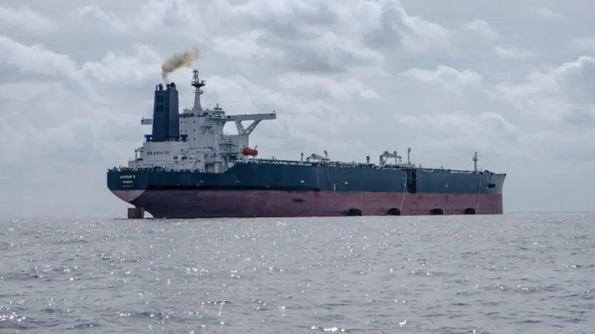 Estados Unidos dio un nuevo paso en su ofensiva contra las redes de transporte de crudo vinculadas a Irán y Venezuela al presentar una demanda para confiscar el tanquero iraní Skipper y los 1,8 millones de barriles de petróleo venezolano que transportaba al momento de su incautación en diciembre de 2025.  