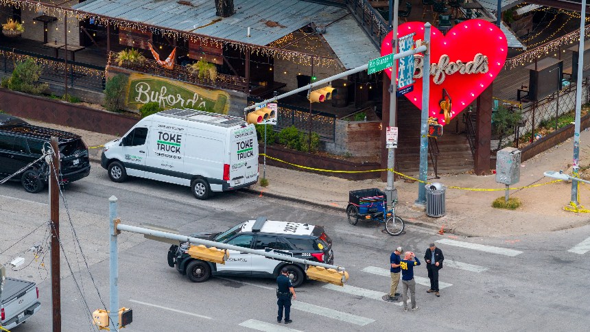 TERROR EN TEXAS: Al menos tres fallecidos y 14 heridos dejó el tiroteo dentro de un bar en Austin