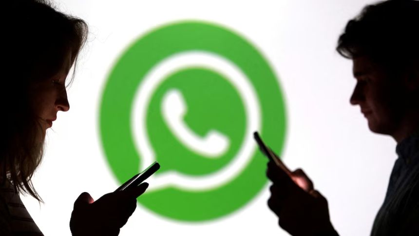 Dices buen día o buenos días al saludar por WhatsApp: esto concluyó la RAE