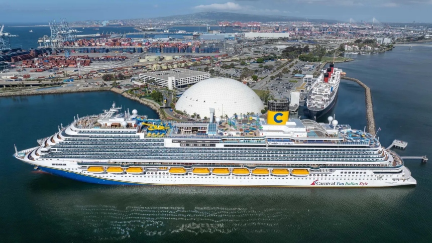 Una pasajera murió tras caer del balcón de su camarote en el crucero Carnival Firenze mientras la nave navegaba cerca de la isla Catalina, en California (EEUU), un hecho que activó protocolos federales y mantiene a las autoridades investigando las causas del incidente. 