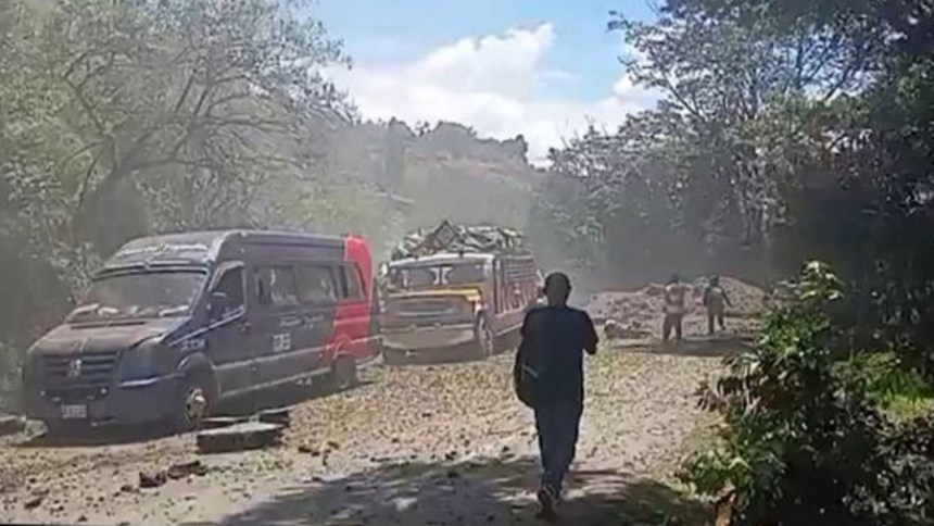 CONMOCIÓN EN COLOMBIA: Atentado terrorista destruyó tramo de importante carretera dejando siete muertos y 17 heridos
